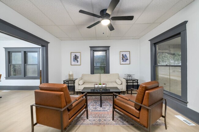 Foto del edificio - 322 E 7th Ave