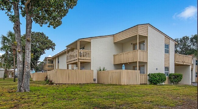 Foto del edificio - 17462 Front Beach Rd