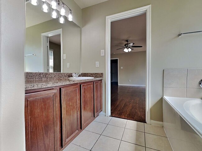 Building Photo - 19239 Canaras Ct
