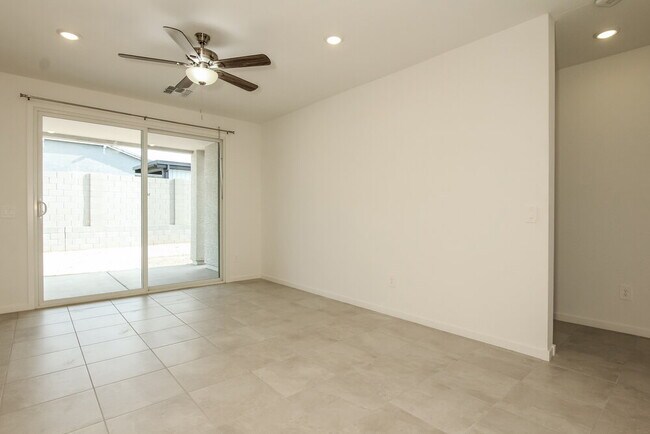 Foto del edificio - 24466 Grove St