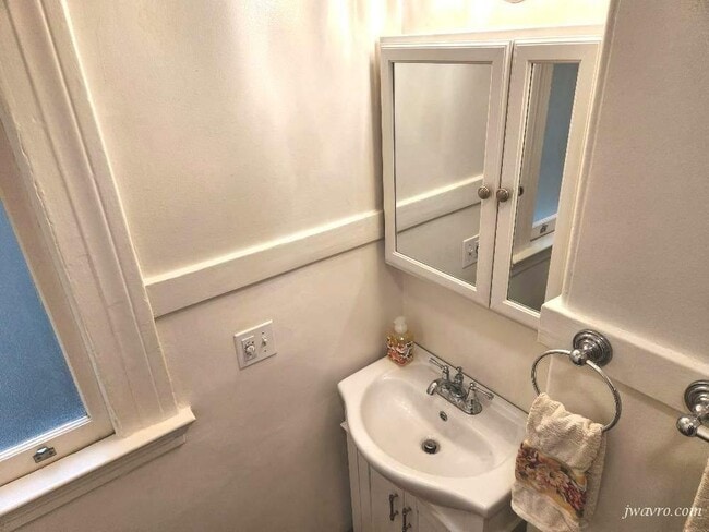 Building Photo - 645 Central Ave