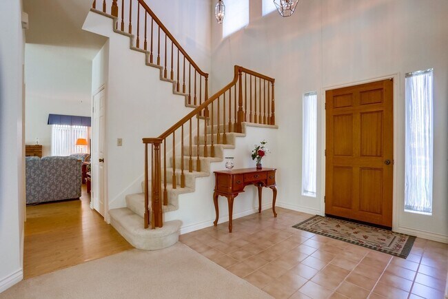 Building Photo - Spacious 4 Bedroom Shadowridge Home Available May 1st