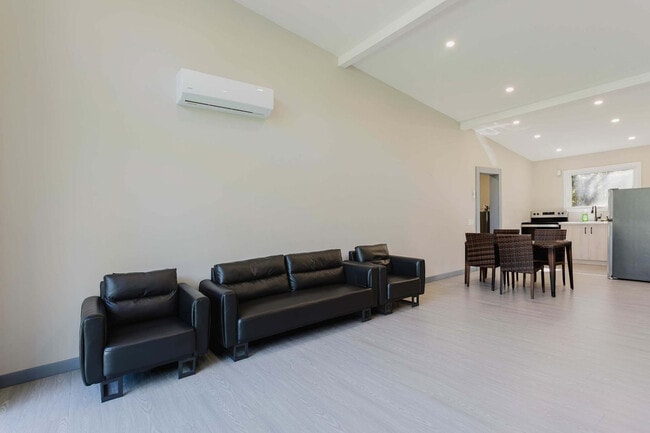 Building Photo - 16 Englewood Ln