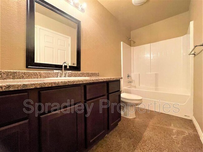 Building Photo - 1573 Kal Ct