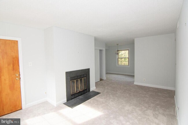 Building Photo - 2509 Arlington Blvd