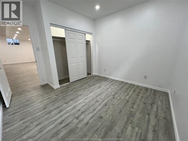 Photo du bâtiment - 1498 Clearwater Ave