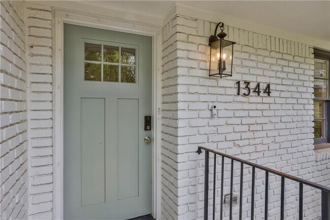 Building Photo - 1344 Midlawn Dr