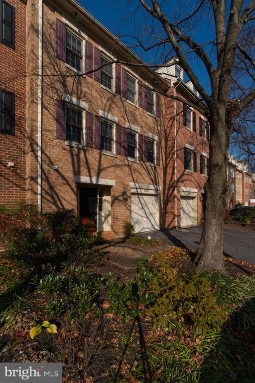Foto del edificio - 3554 S George Mason Dr