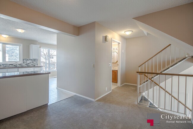 Photo du bâtiment - 1190-1190 Ranchview Rd NW