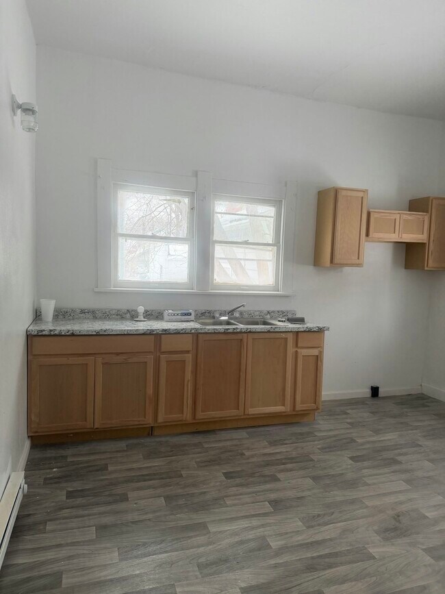 Building Photo - 2618 Collingwood Blvd