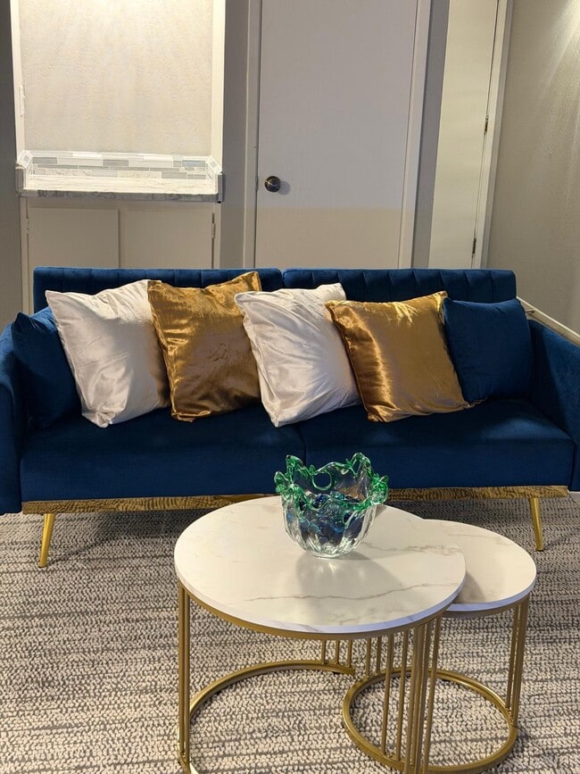 Foto del edificio - 1072 Maywood Ln