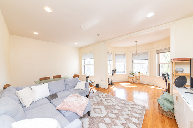 Foto del edificio - 3411 N Elaine Pl