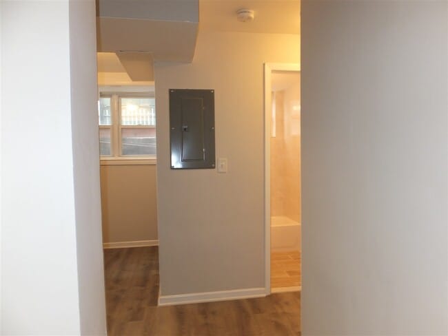 Building Photo - 154 Bowers St