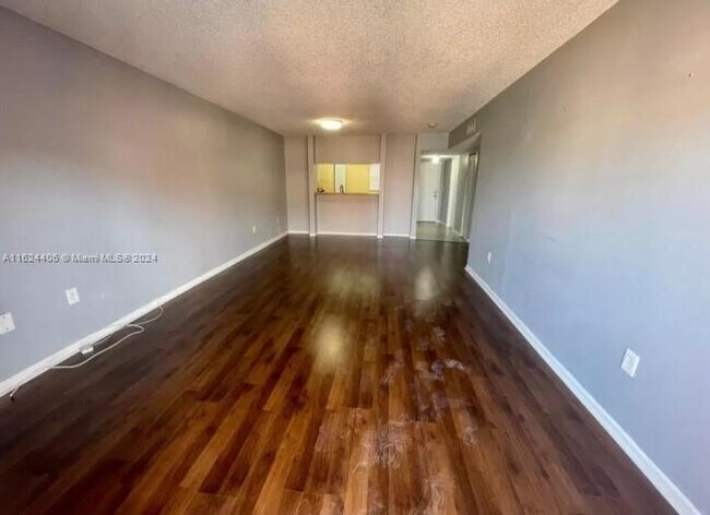 Foto del edificio - 1800 W 54th St