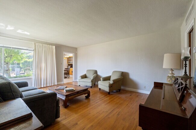 Foto del edificio - 5529 W McKinley Ave