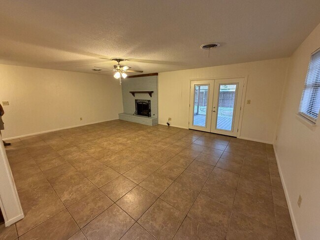 Foto del edificio - 5003 Hall Ave