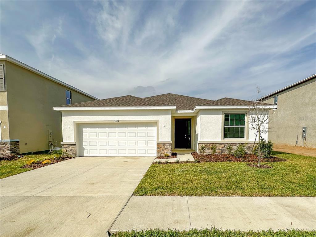 Foto principal - 13819 Wineberry Dr