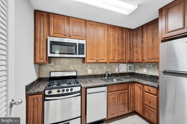 Foto del edificio - 2401 H St NW