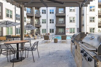 Building Photo - Matador