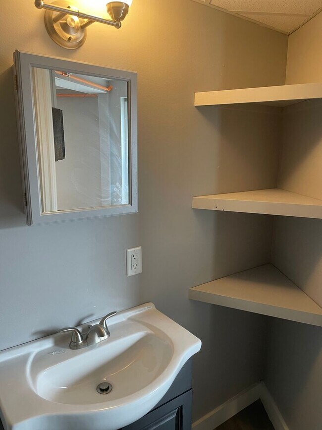 Foto del edificio - Updated 1 Bedroom, Available Aug 1!