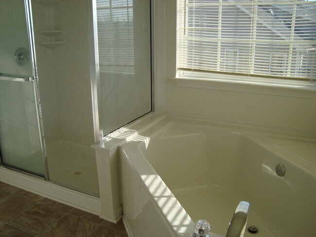 Foto del edificio - 122 Heritage Creek Way