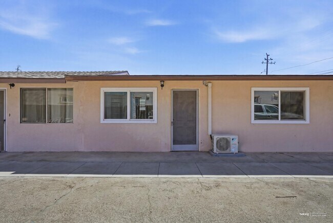 Building Photo - 530 2nd Pl