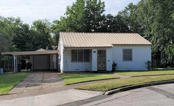 Building Photo - 1206 Sissom Ct