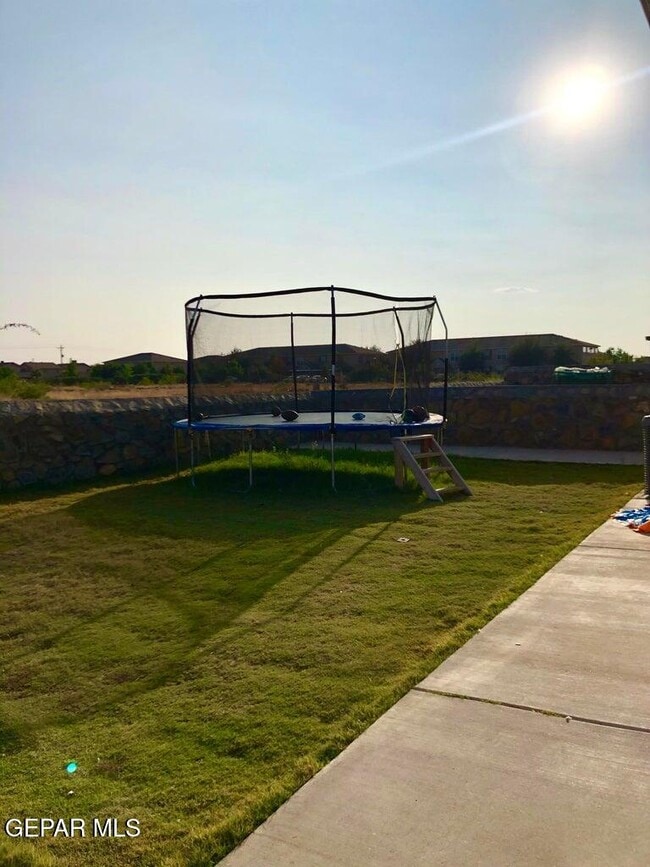 Building Photo - 14350 Loma Esmeralda