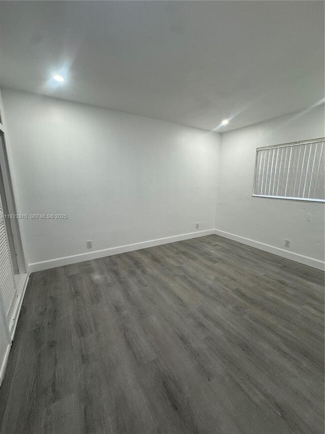 Foto del edificio - 1633 NW 8th Ave