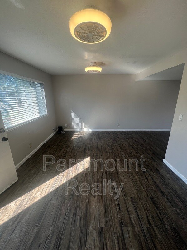 Building Photo - 578 Carpentier Way