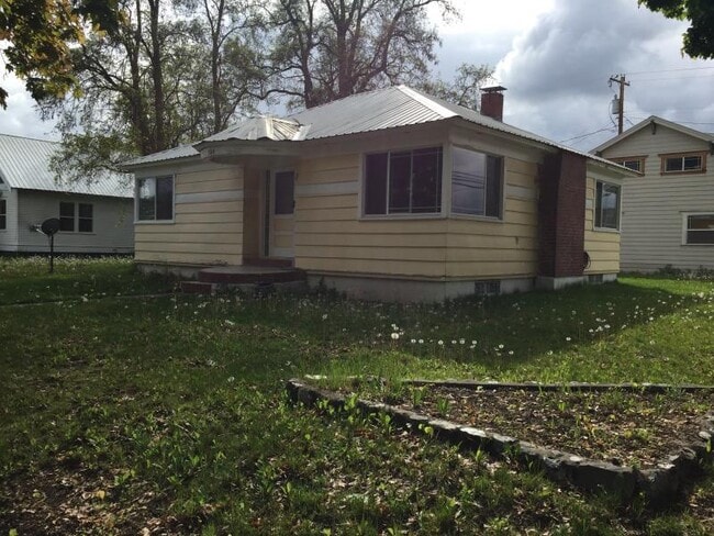 Building Photo - 504 Montana Ave