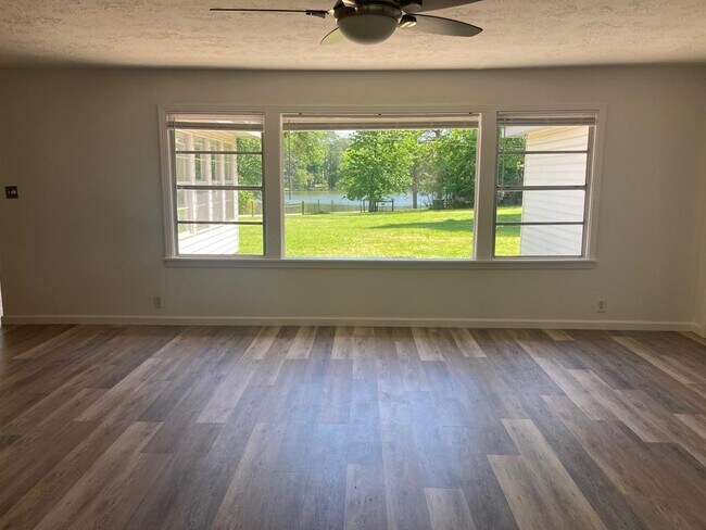 Foto del edificio - 17445 Pine Lake Rd