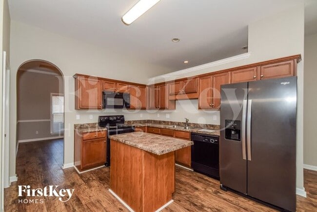 Building Photo - 4469 Fairmont Dr