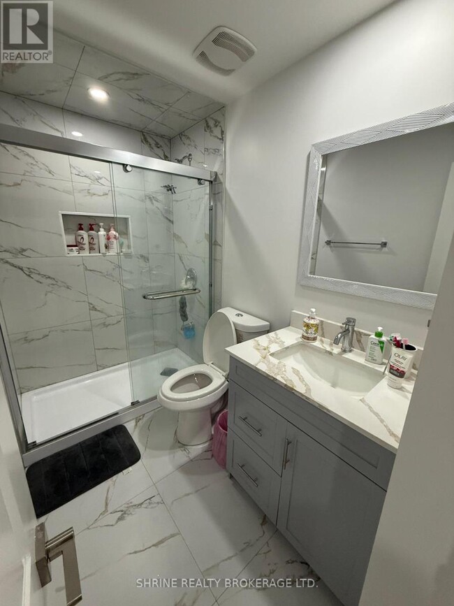 Building Photo - 166 Byers St