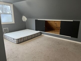 Building Photo - 30 Madeley Ln