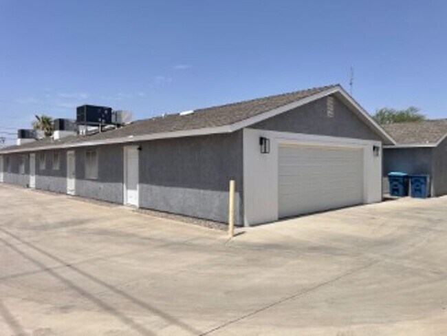 Foto del edificio - 2444 Hummingbird Ln