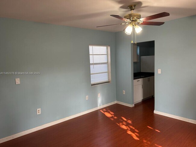 Foto del edificio - 3547 SW 24th St
