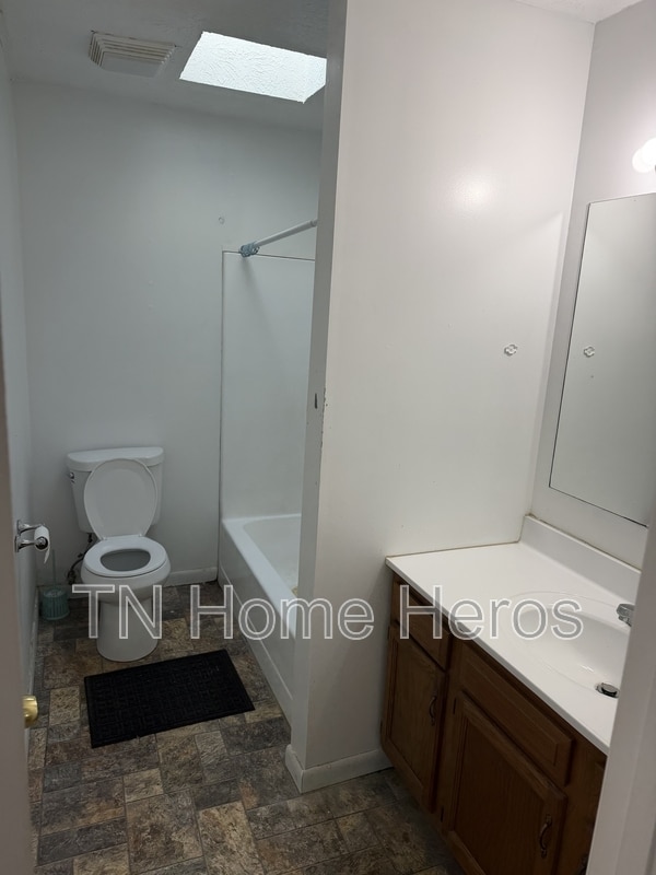 Building Photo - 1911 Laurans Ave