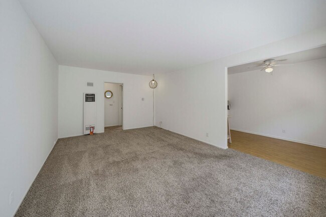 Foto del edificio - 7737 W Manchester Ave