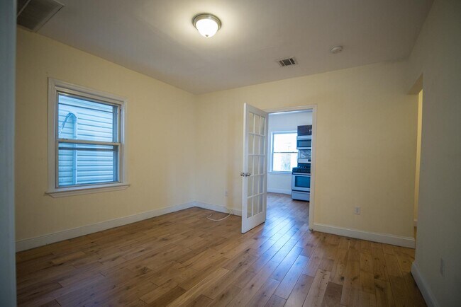 Foto del edificio - 102 Webster Ave