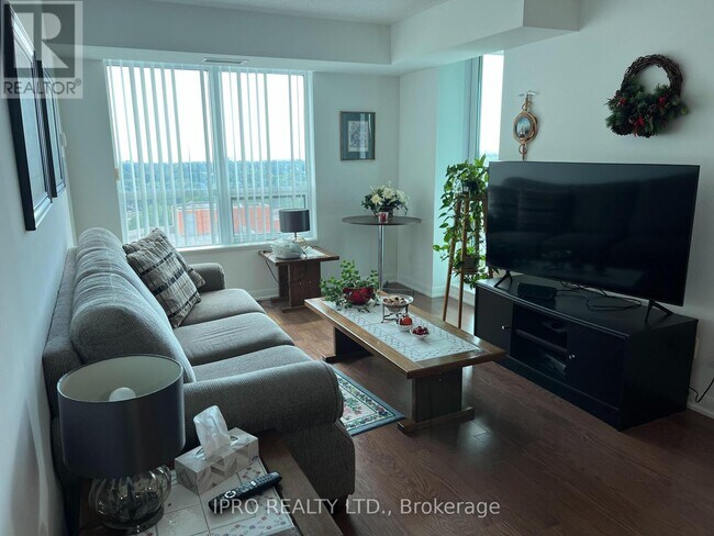 Photo du bâtiment - 215-2215 Sherway Gardens Rd