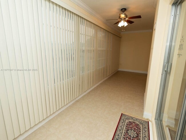 Building Photo - 2121 NE 42nd Ct