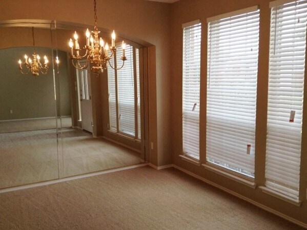 Building Photo - 1360 Calvert Dr