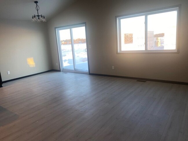 Building Photo - 3 Bedroom / 2 Bathroom House For Rent!