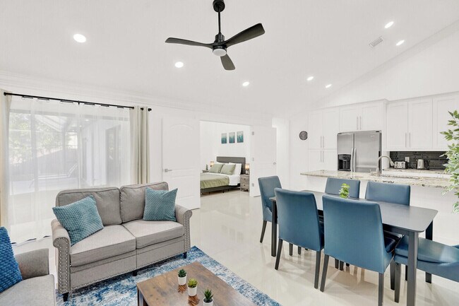 Foto del edificio - 1344 Periwinkle Pl