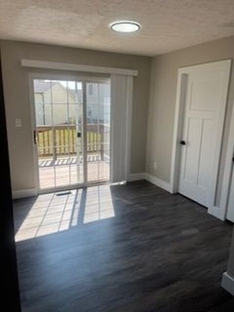 Foto del edificio - 1462 W Rockcrest Dr