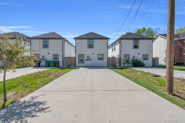 Foto del edificio - 8124 Sterlingshire St