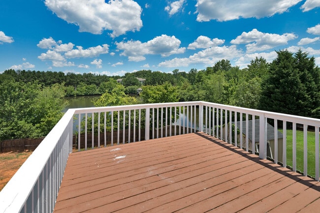 Foto del edificio - Coing Soon 2/25/26) Impressive 4 Bed, 3 Bath with Home Office!