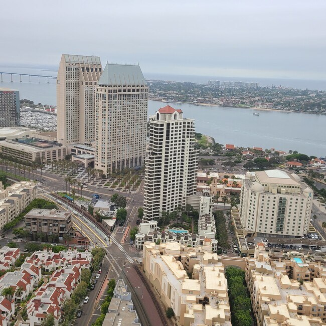 Foto del edificio - 700 W E St