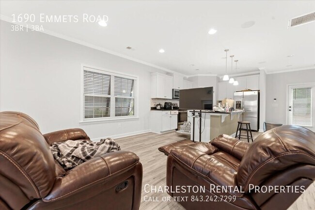 Building Photo - 1690 Emmets Rd